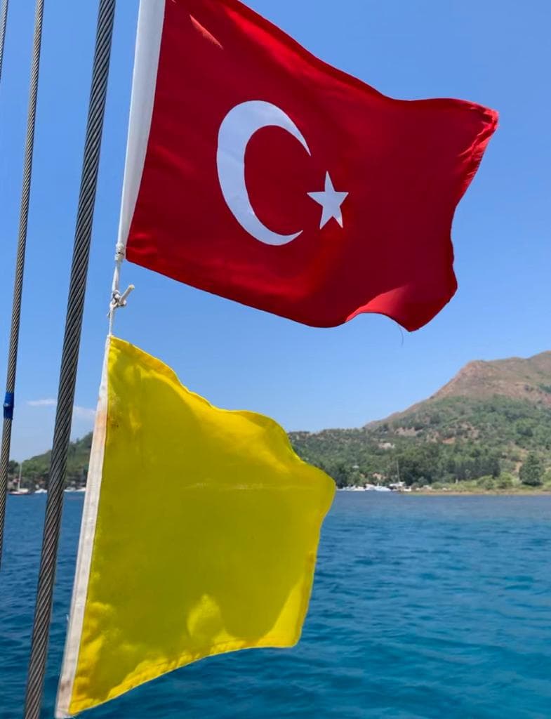 турецкий флаг и кэбек